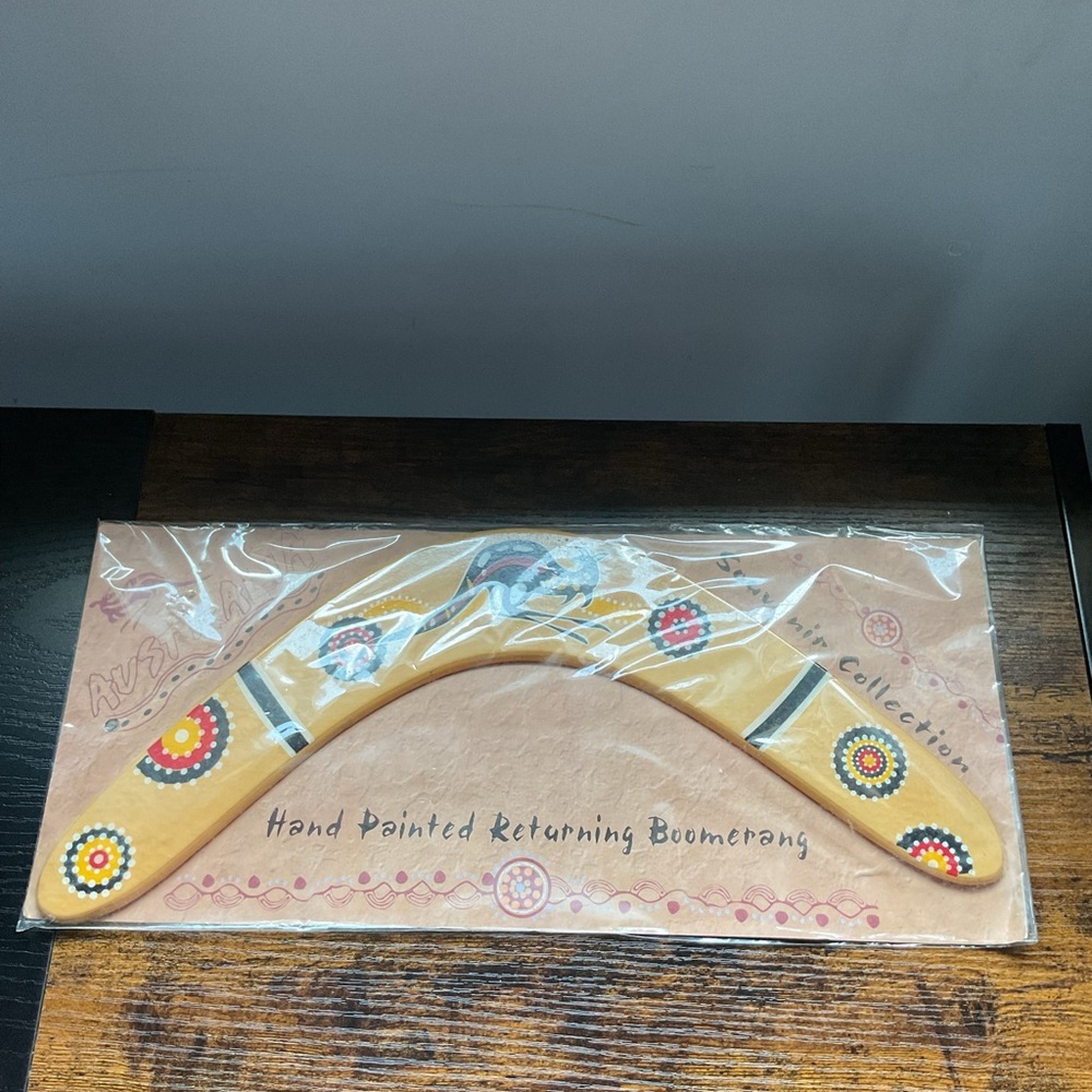Boomerang returning Australian wooden hand painted NWT